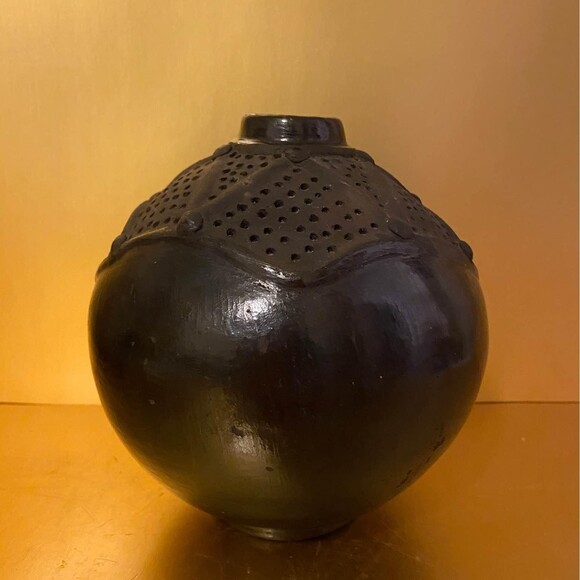 Round Tribal Black Vase [Item 077] - Picture 2 of 5